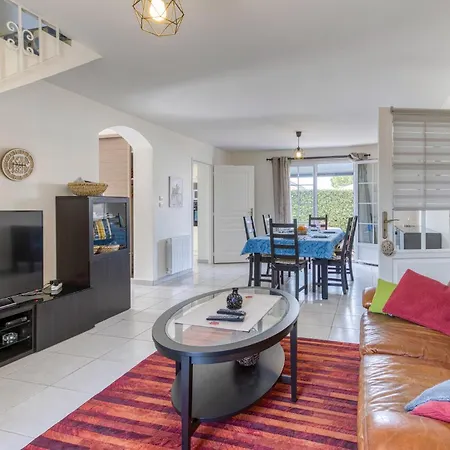 בית נופש 3 Bedroom In סן-ג'ורג'-דולרו